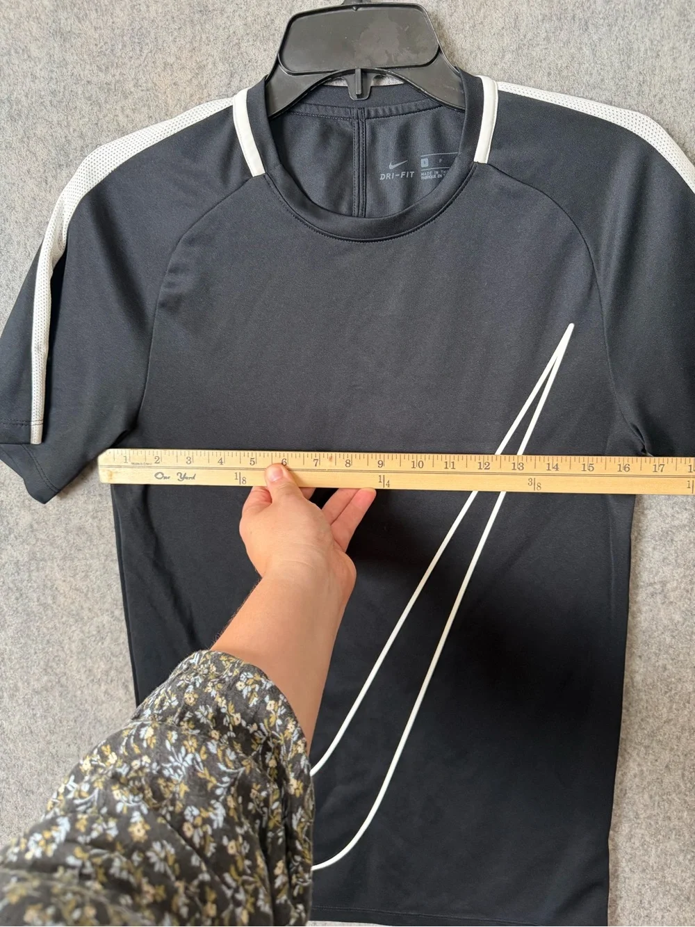 Nike Dri-Fit Men Small Black Athletic Tee with White Swoosh